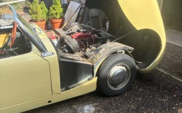 Austin-healey-sprite-1961-yellow-3