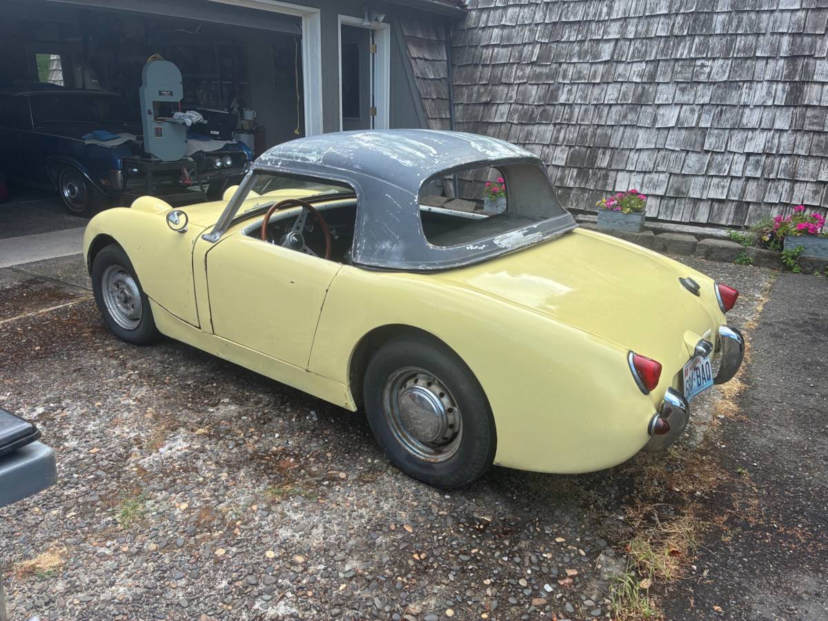 Austin-healey-sprite-1961-yellow-5