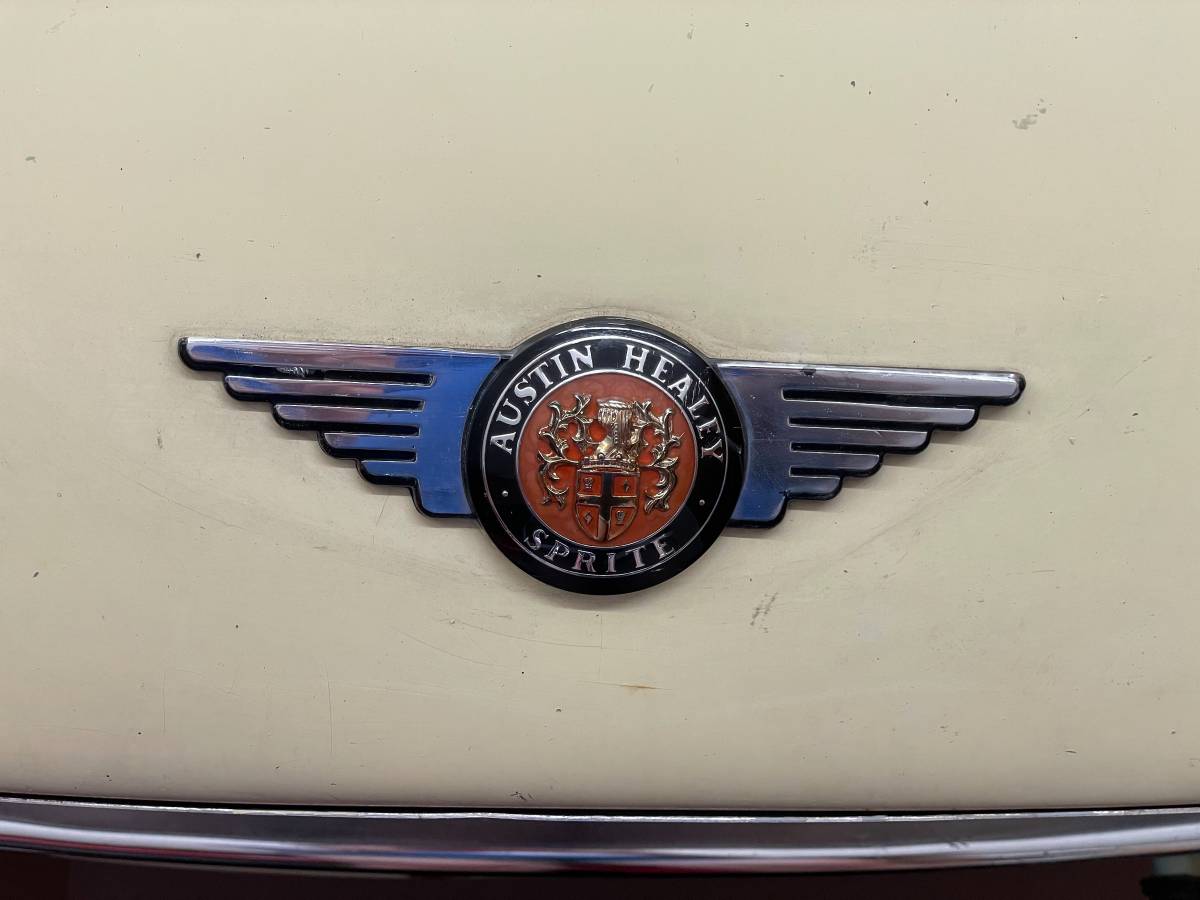 Austin-healey-sprite-1966-yellow-11