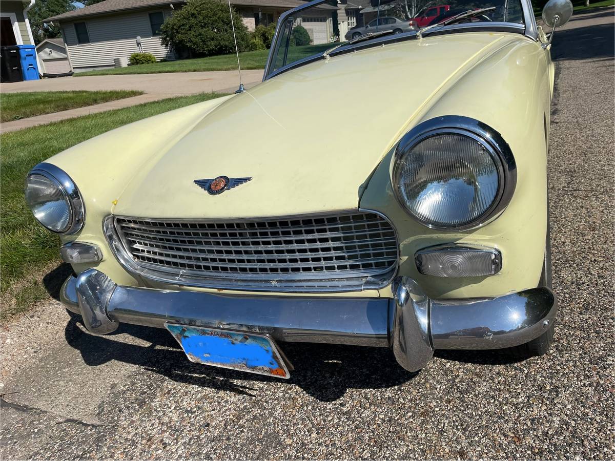 Austin-healey-sprite-1966-yellow-7