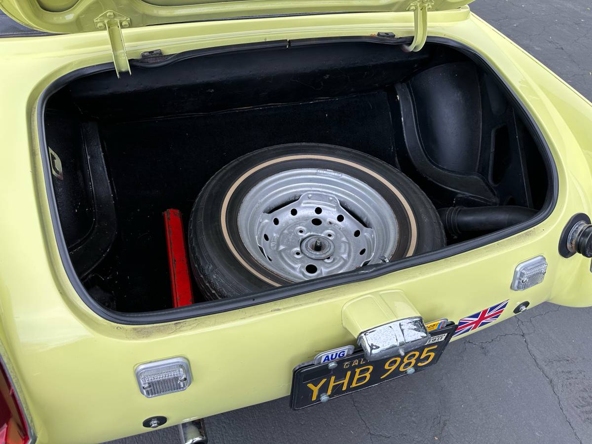 Austin-healey-sprite-mk-iv-1969-yellow-9