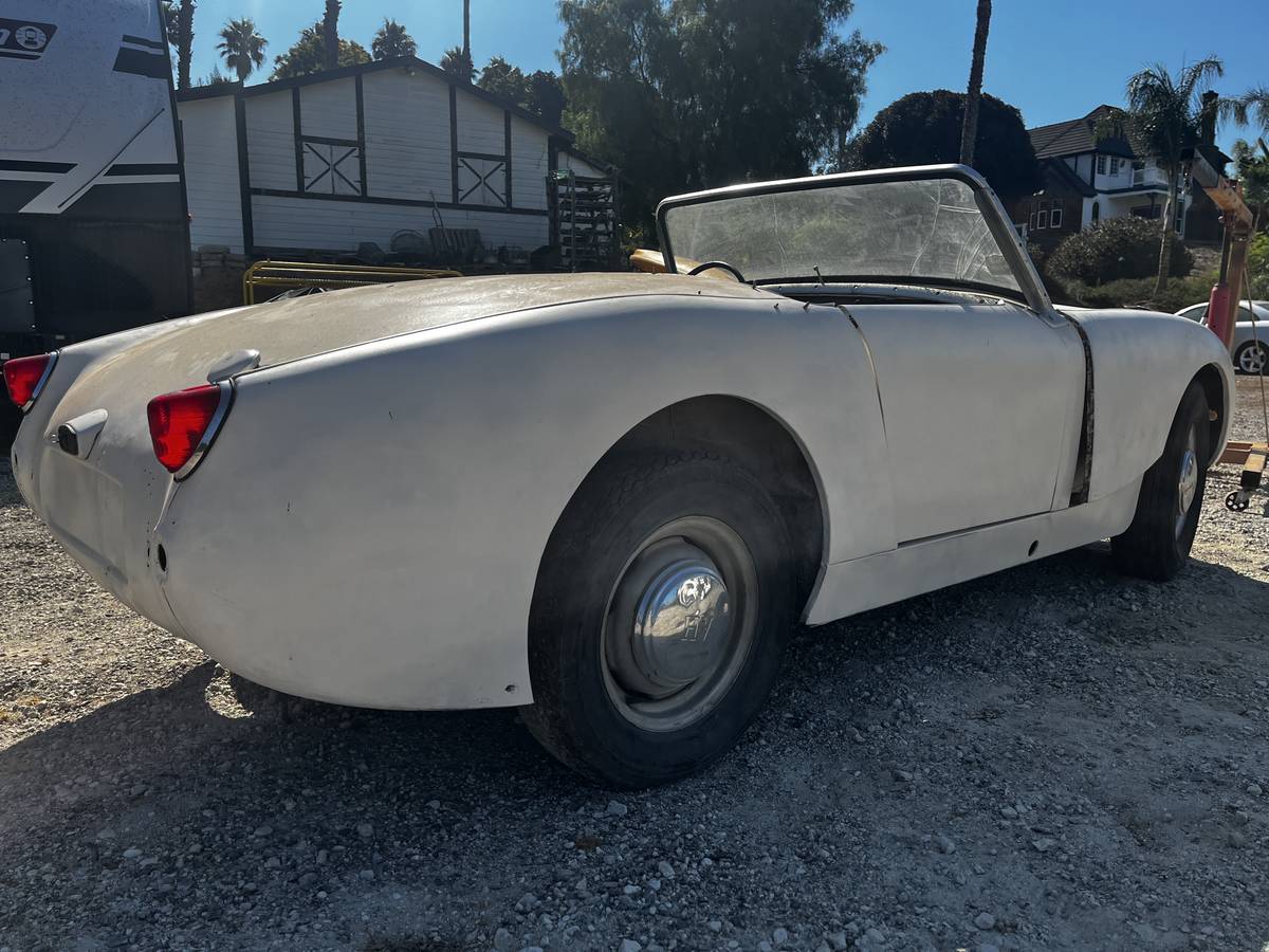 Austin-healy-1960-white-5