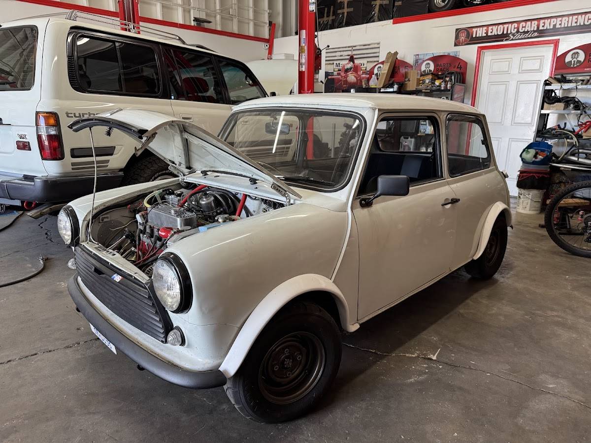 Austin-mini-1975-white-1