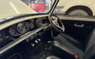 Austin-mini-1975-white-2