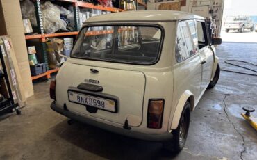 Austin-mini-1975-white-4