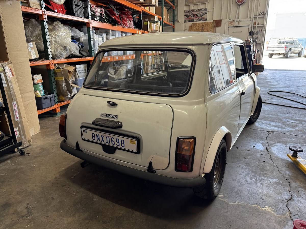 Austin-mini-1975-white-4