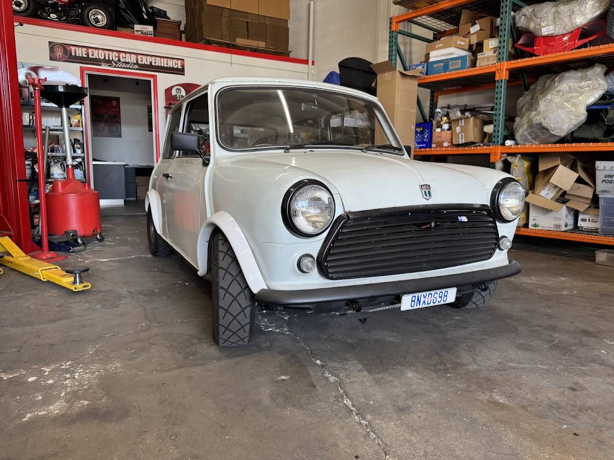 Austin-mini-1975-white-5