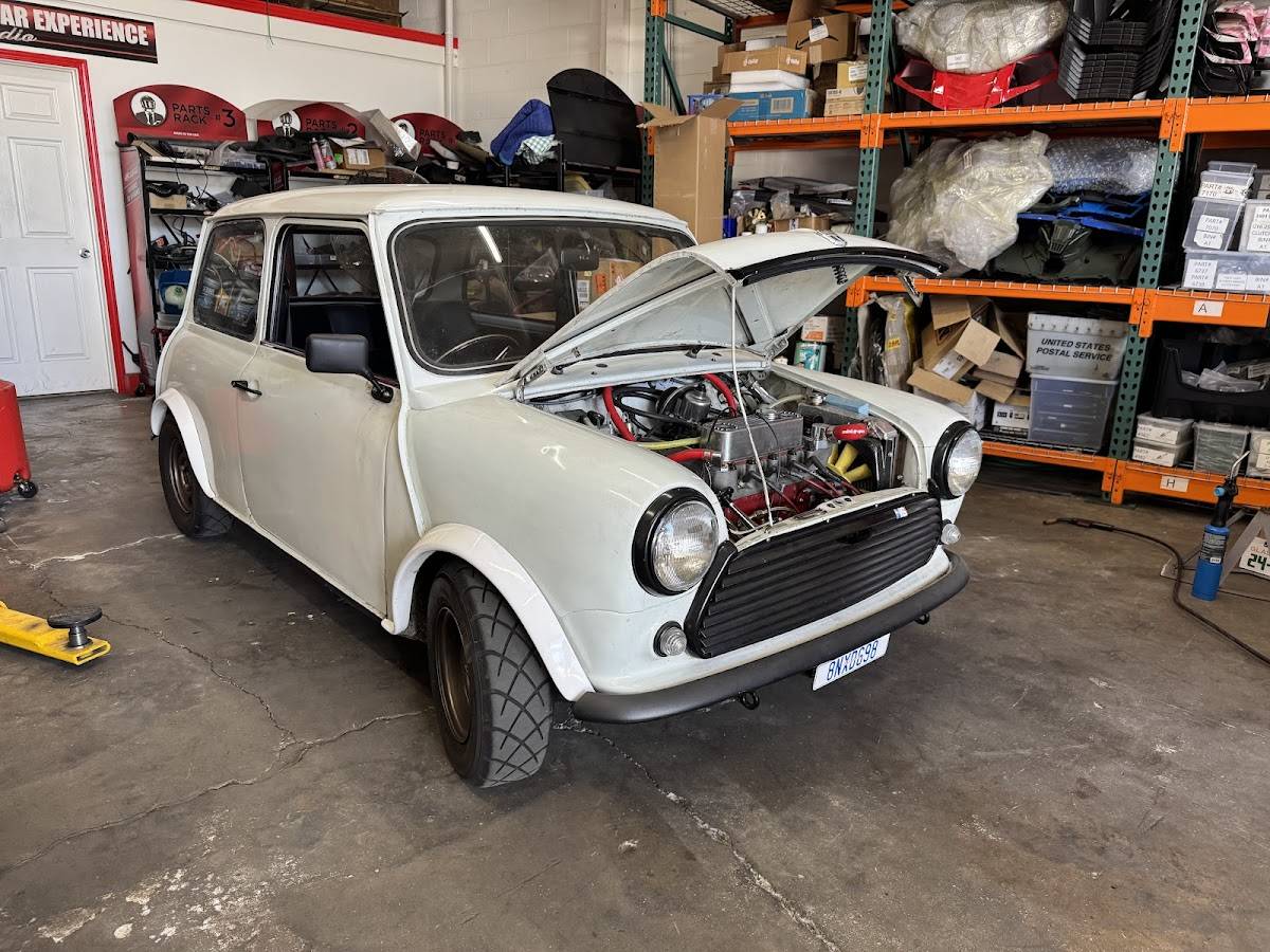 Austin-mini-1975-white
