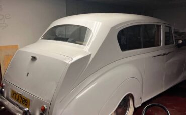 Austin-princess-rolls-1966-white-3
