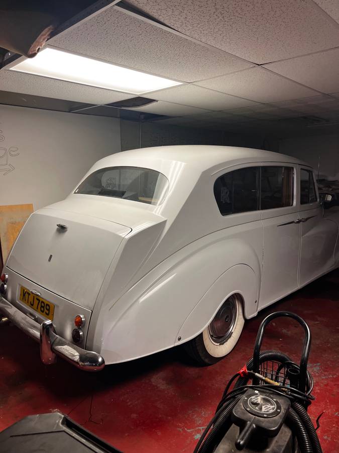 Austin-princess-rolls-1966-white-3