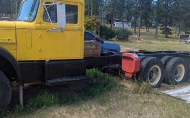 Autocar-truck-1953-yellow-1