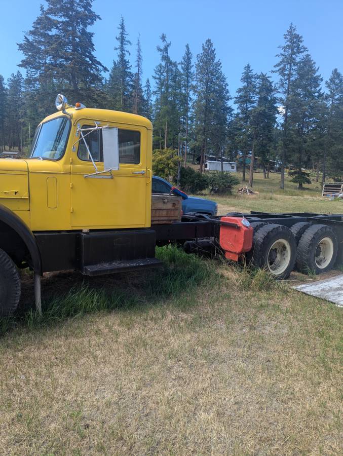 Autocar-truck-1953-yellow-1