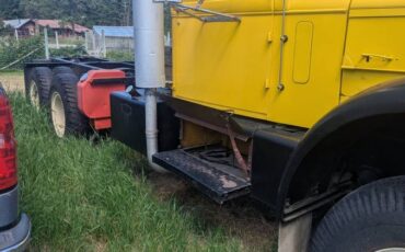 Autocar-truck-1953-yellow-2
