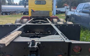 Autocar-truck-1953-yellow-3