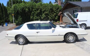 Avanti-11-1988-white-3