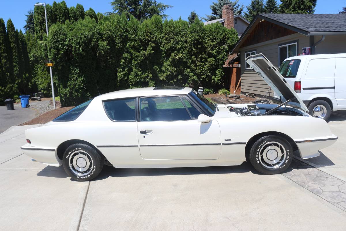Avanti-11-1988-white-3