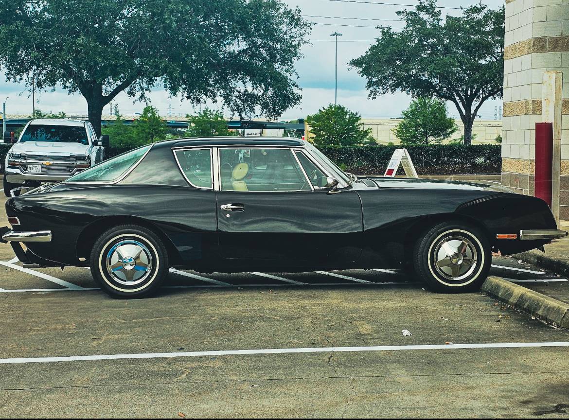 Avanti-2-1982-black-7