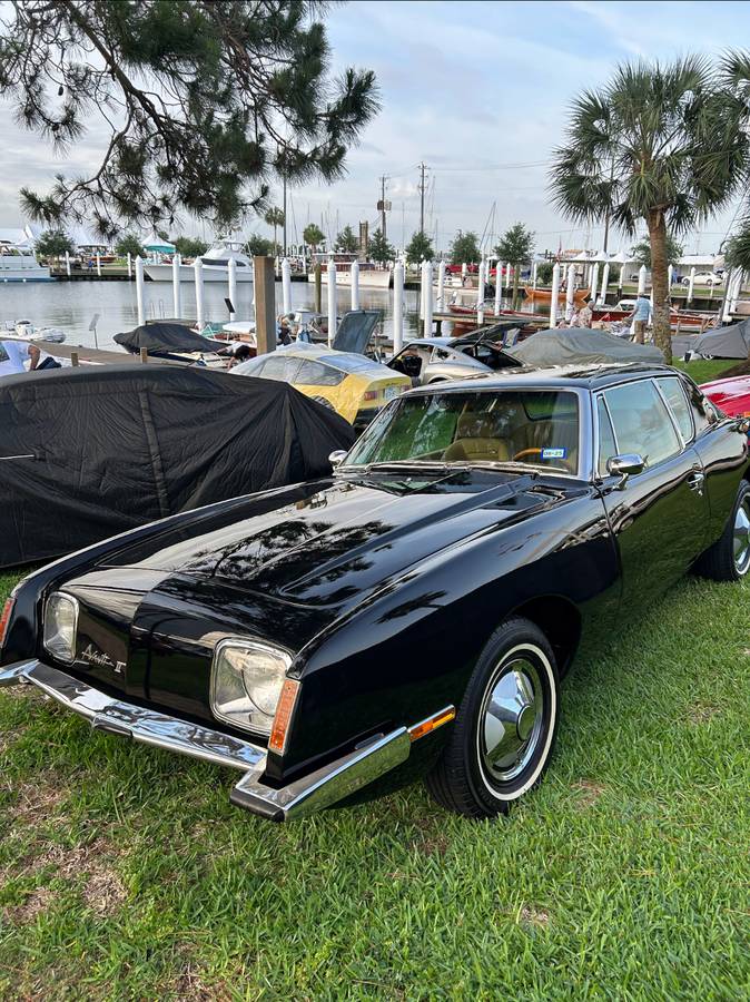 Avanti-2-1982-black