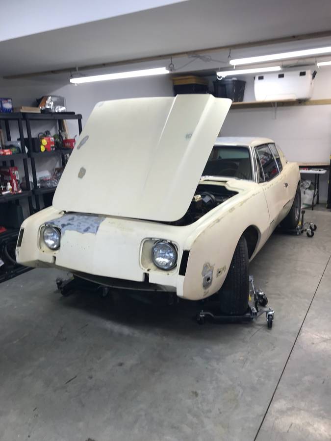 Avanti-2-from-studebaker-1970-yellow-2