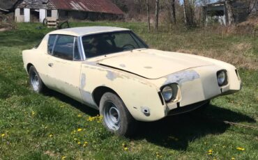 Avanti-2-from-studebaker-1970-yellow-5