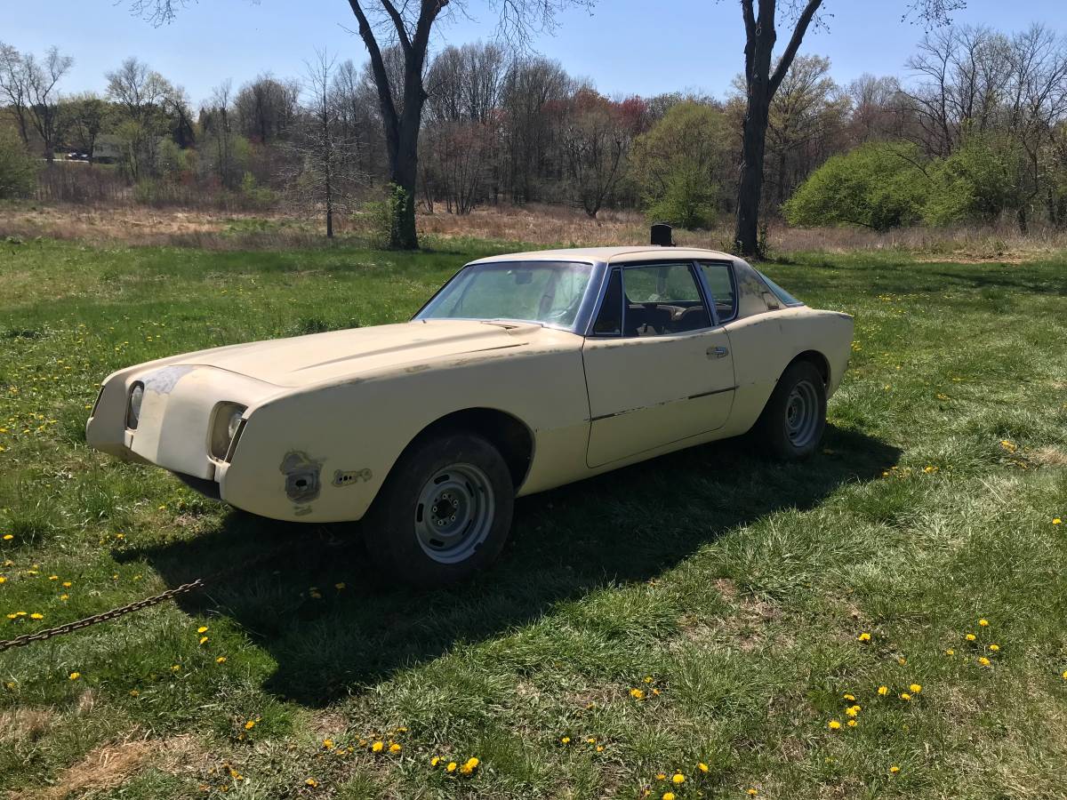 Avanti-2-from-studebaker-1970-yellow-6