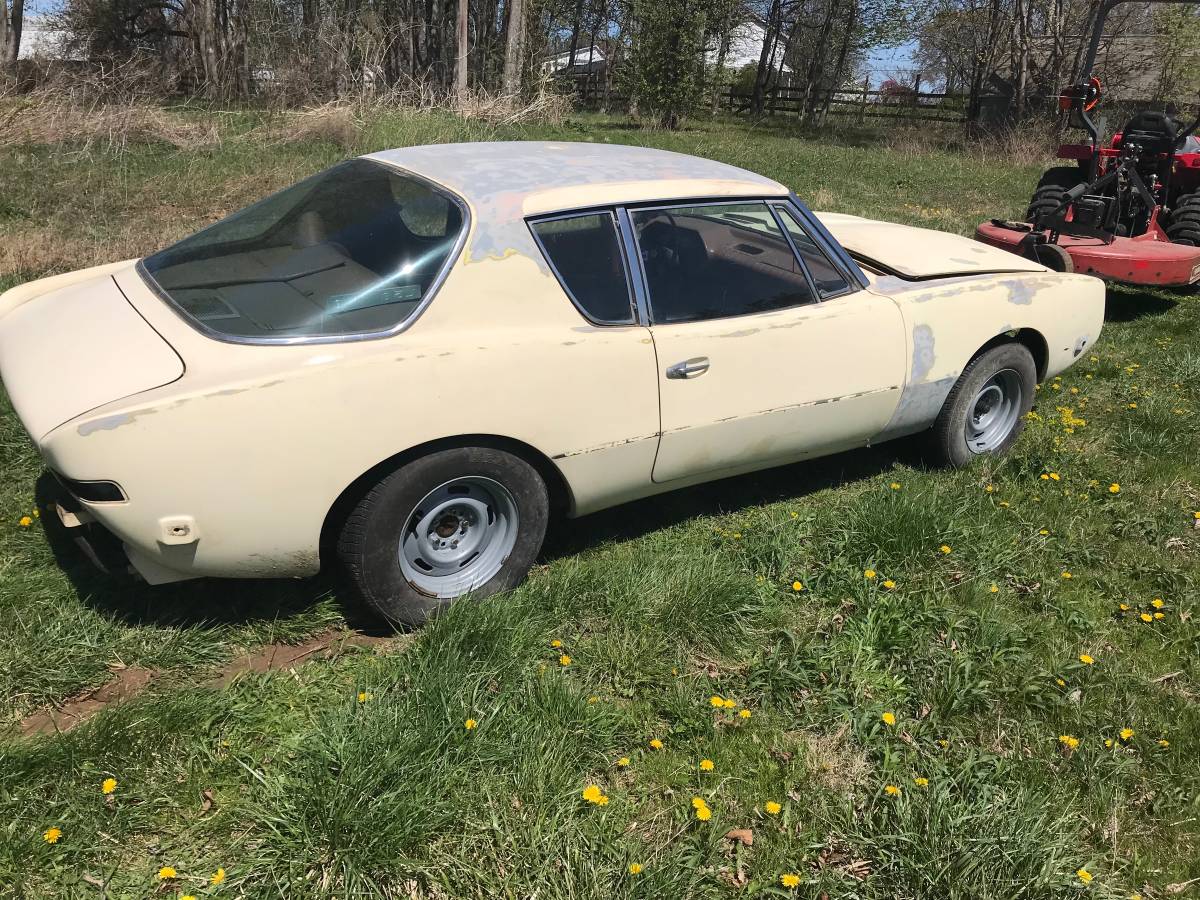 Avanti-2-from-studebaker-1970-yellow-8