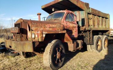 B81-mack-diesel-1965-red-1