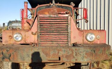 B81-mack-diesel-1965-red