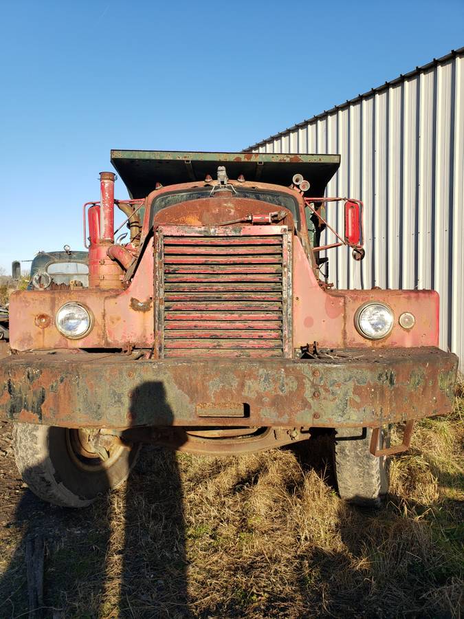 B81-mack-diesel-1965-red