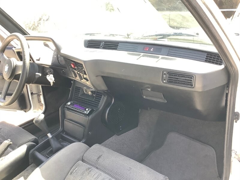 BMW-3-Series-1983-Coupe-21