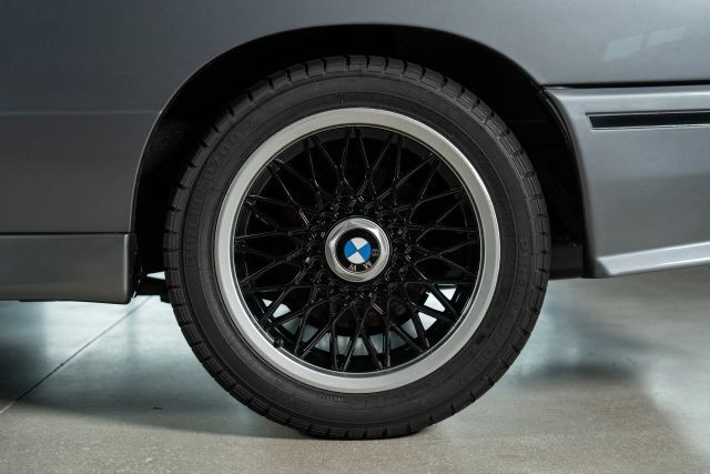 BMW-3-Series-1989-10
