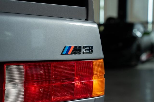 BMW-3-Series-1989-21