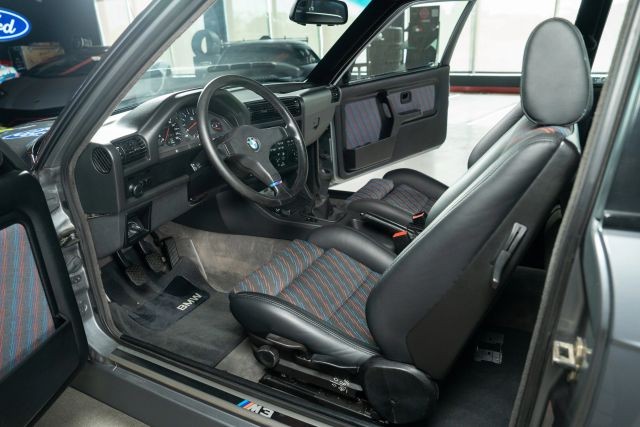 BMW-3-Series-1989-32