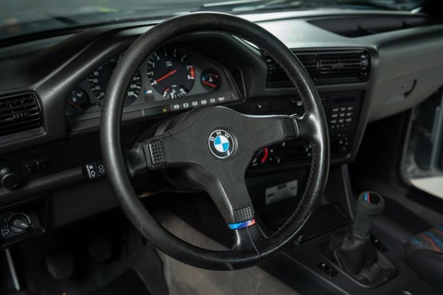 BMW-3-Series-1989-33