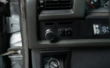 BMW-3-Series-1989-37