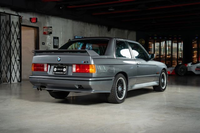 BMW-3-Series-1989-6