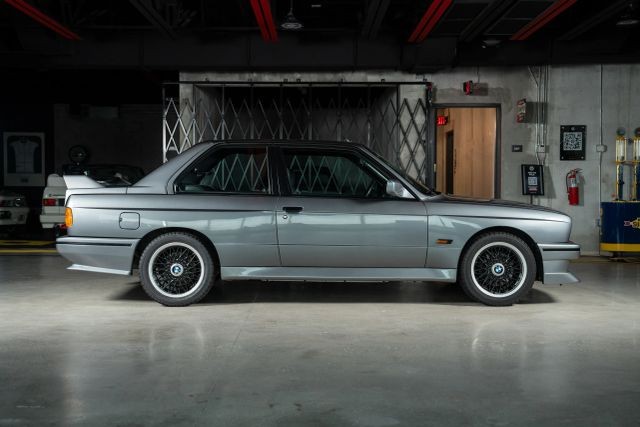 BMW-3-Series-1989-7