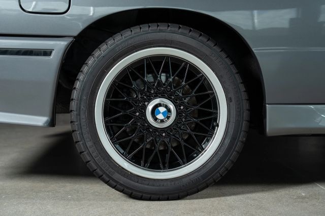 BMW-3-Series-1989-9