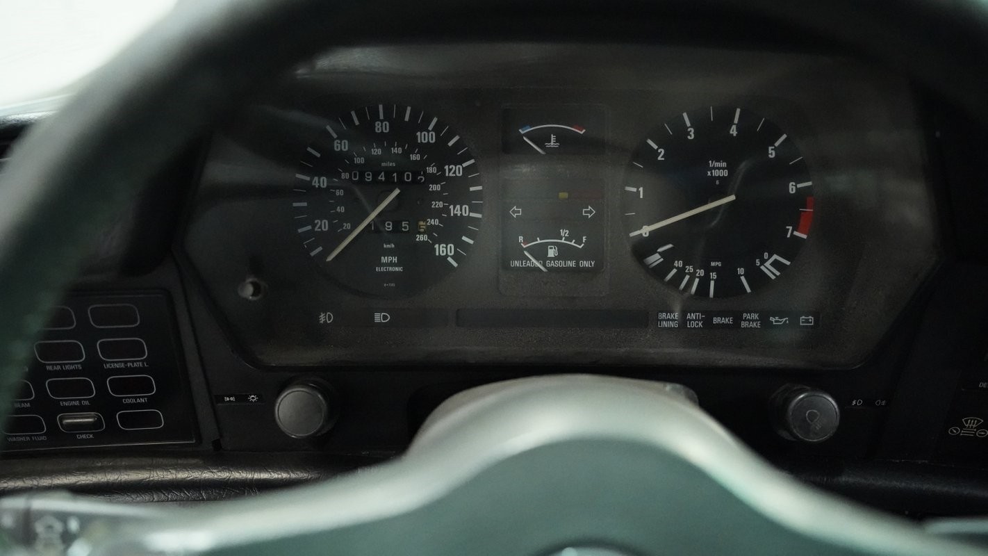 BMW-6-Series-1985-Coupe-35