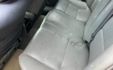 BMW-7-Series-1990-13