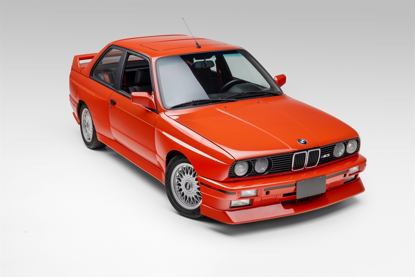 BMW-M3-1988-Coupe-2
