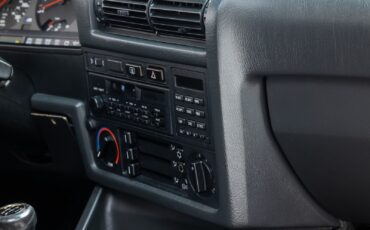BMW-M3-1988-Coupe-23