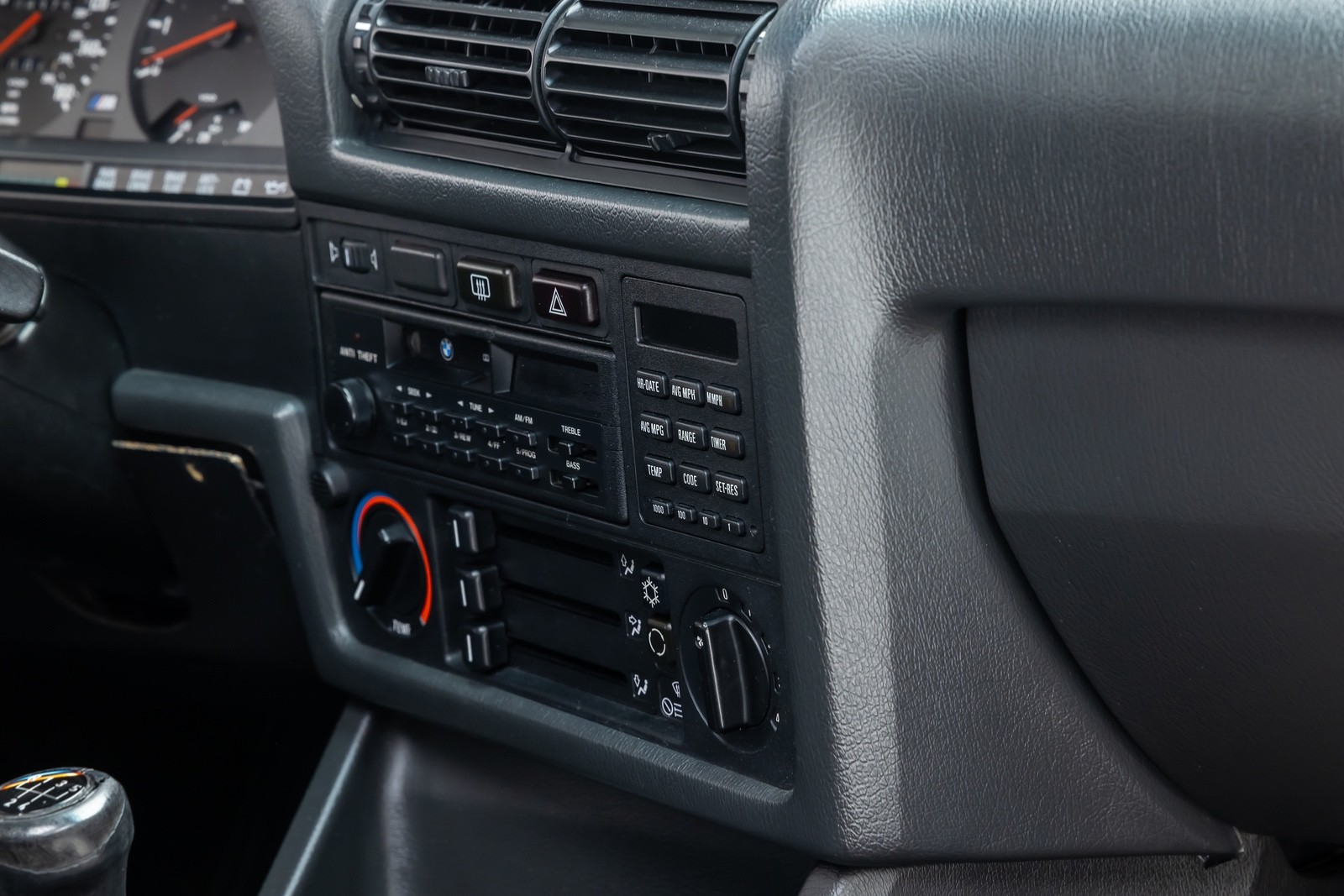 BMW-M3-1988-Coupe-23