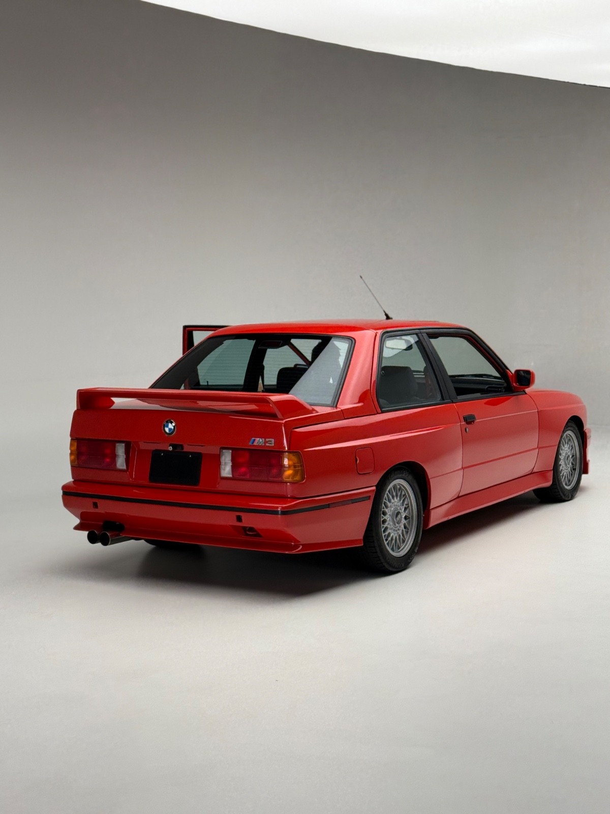 BMW-M3-1988-Coupe-36