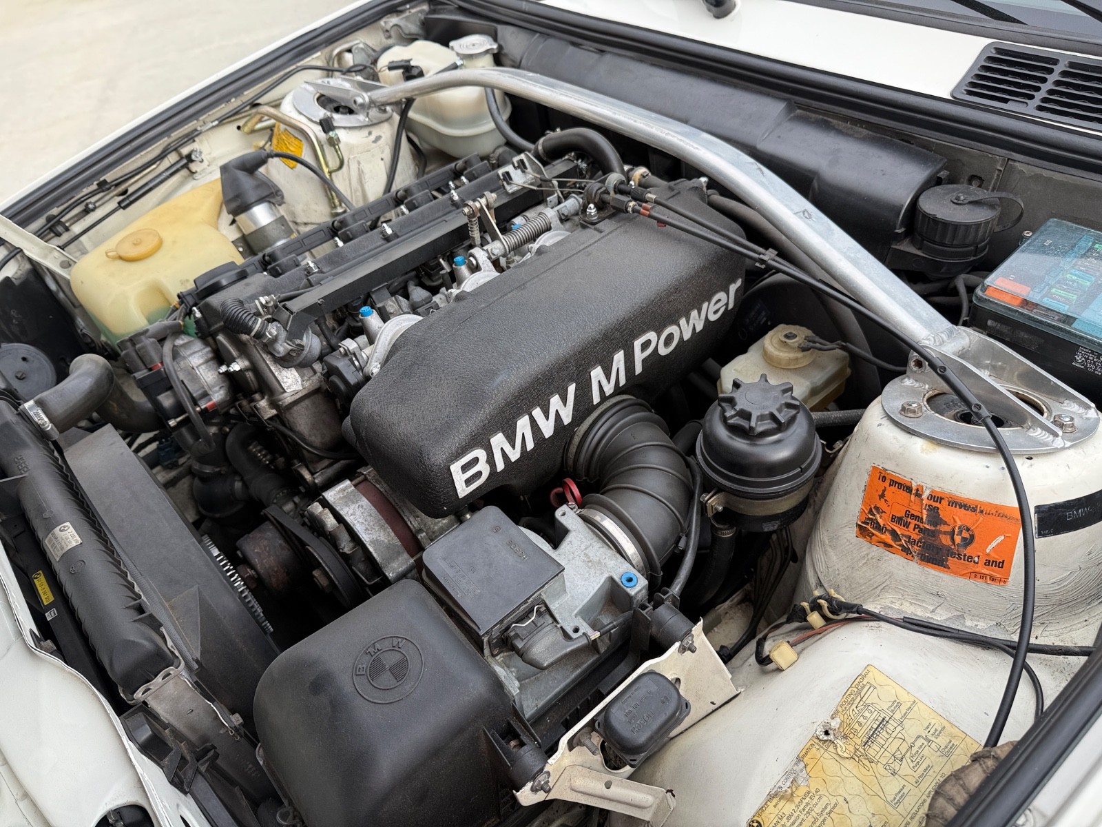 BMW-M3-1988-Sedan-17