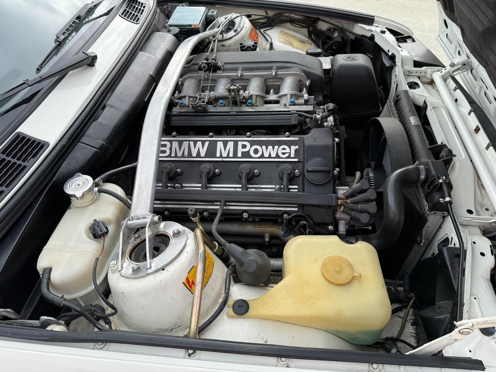 BMW-M3-1988-Sedan-18