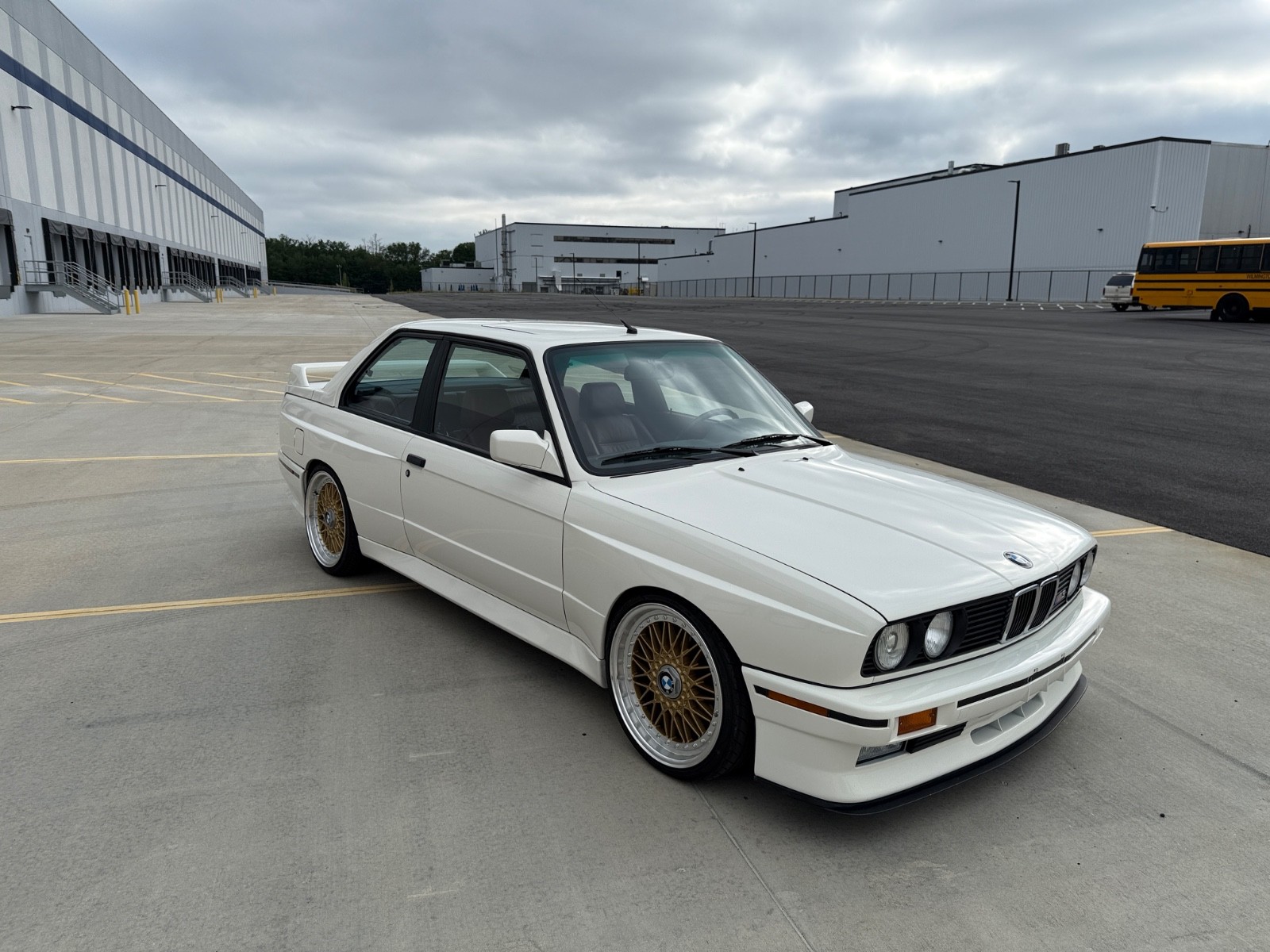 BMW-M3-1988-Sedan-2