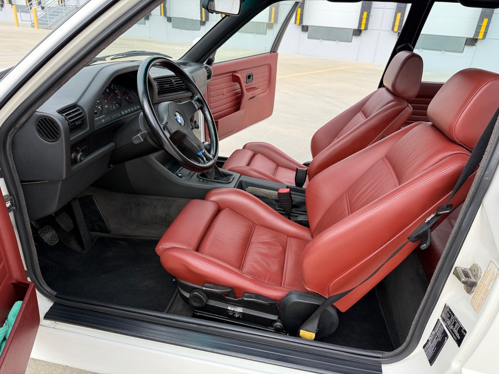 BMW-M3-1988-Sedan-21