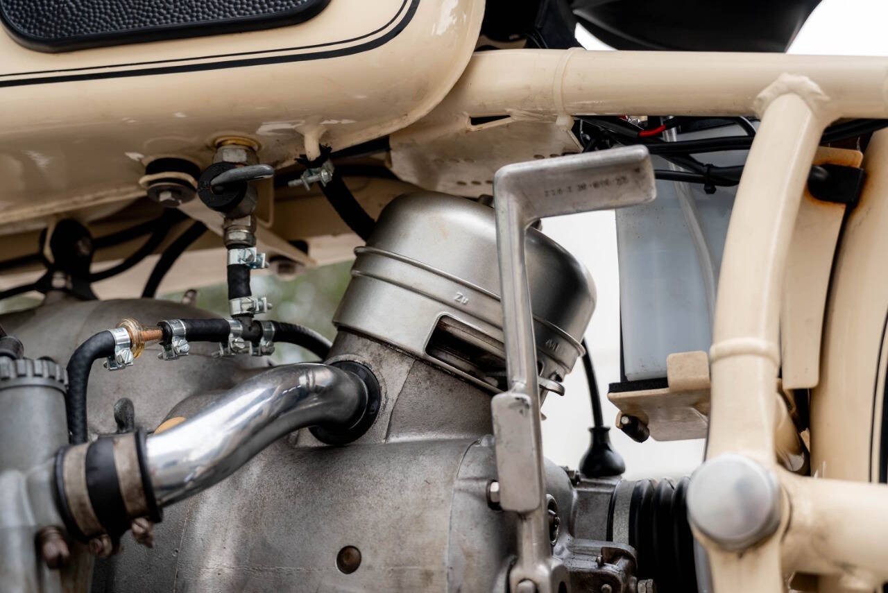 BMW-R60-1965-Motorcycles-Scooters-38
