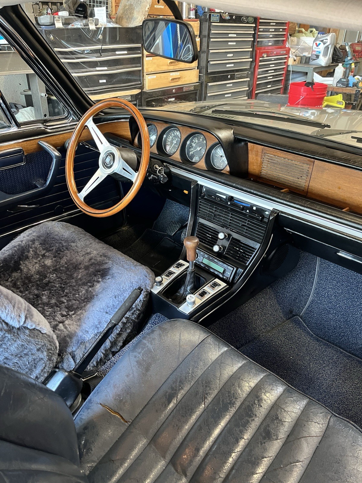 BMW-e9-1970-Coupe-14